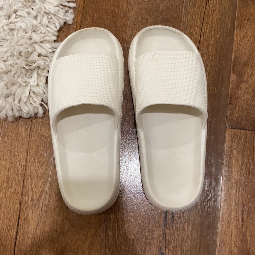 white slides size 10